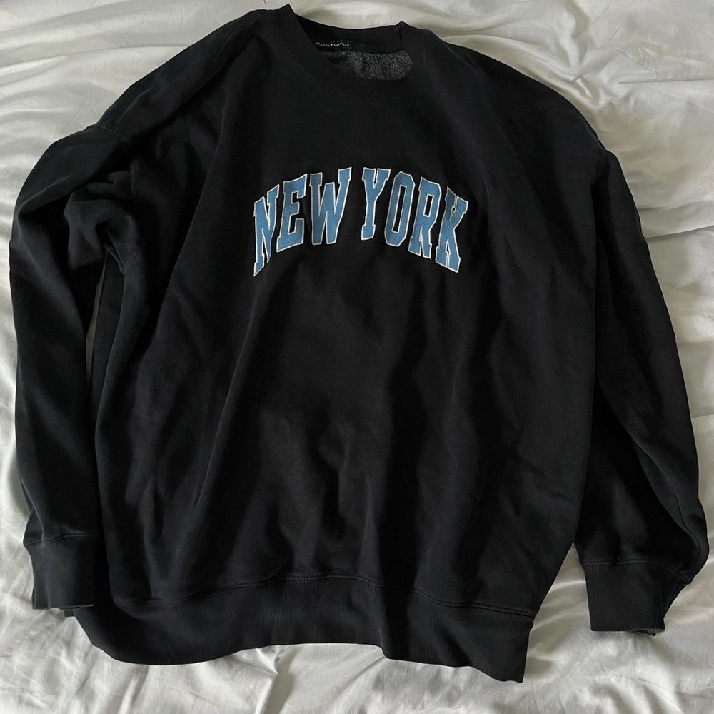Brandy Melville Sweatshirt Oversized with pockets